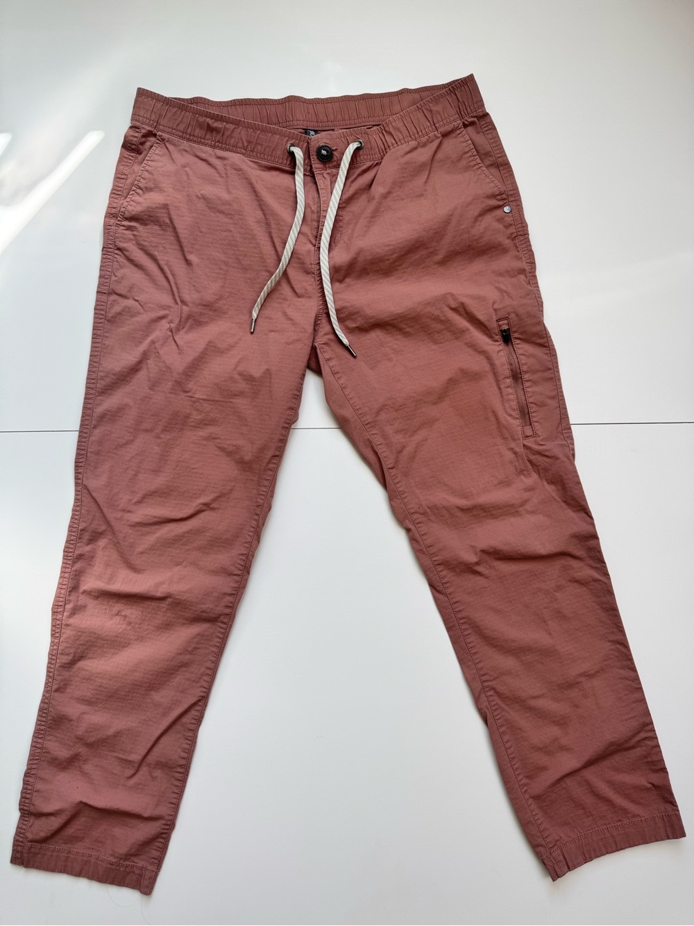 Vuori Women's Track Joggers in Dusty Rose